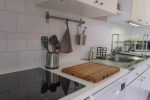 kitchen-equipped fully equipped kitchen